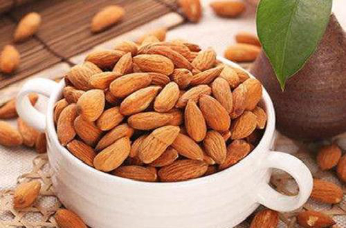 莎车巴旦木品牌：百万亩巴旦木花盛开 莎车以优美的姿态亮相