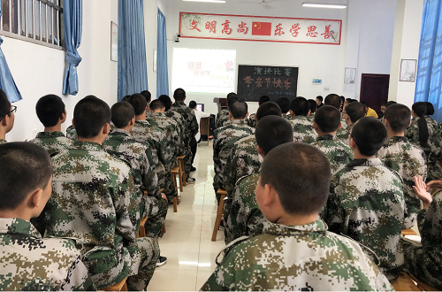 误入迷途的网红美少女，在宇凰国学院找回人生大目标