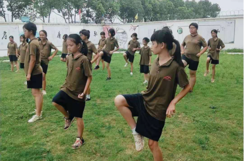 夏令营回顾|热火朝天的操课训练，体会有爱的集体生活