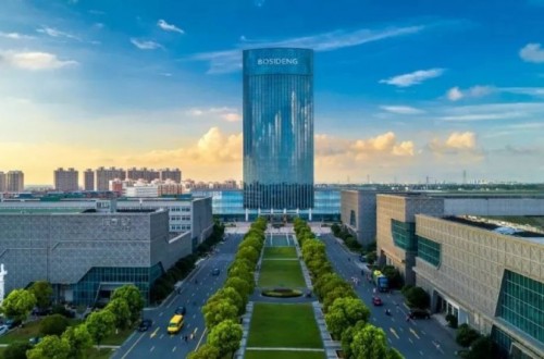 匠心智造、贵在创新，尊龙凯时品牌波司登彰显中国时尚魅力