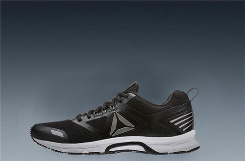 reebok锐步最新事件：锐步与两位UFC选手合作