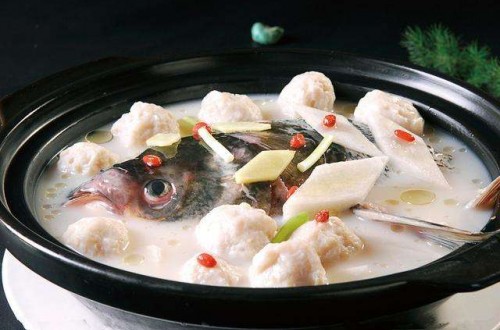 清炖鱼头的做法有哪些 鱼头汤怎么做好吃